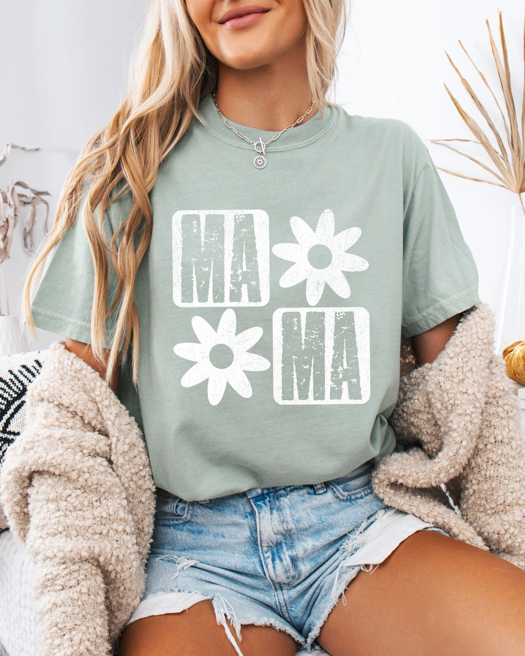 Mama Flower Comfort Colors T-Shirt – Floral Graphic Garment-Dyed Mom Tee